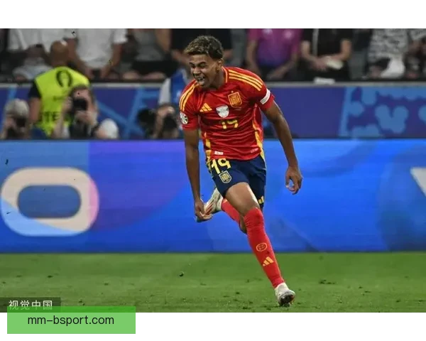 2024欧洲杯亚马尔成功蝉联最佳年轻球员荣誉展现超凡实力